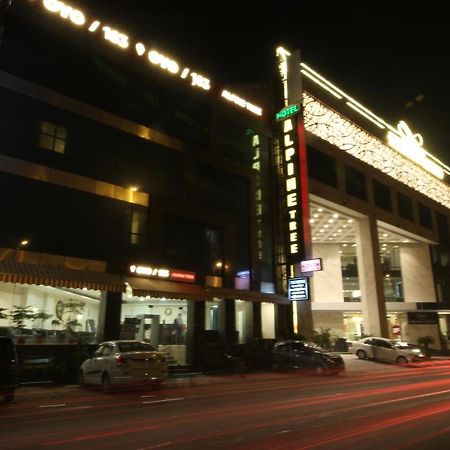Hotel Alpine Tree New Delhi Bagian luar foto