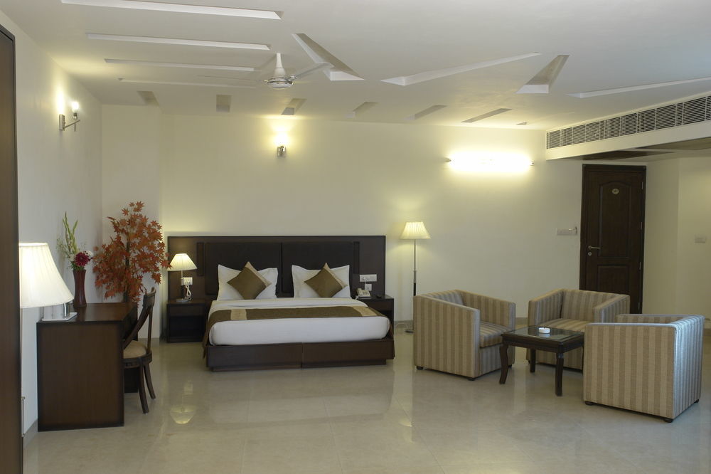 Hotel Alpine Tree New Delhi Bagian luar foto