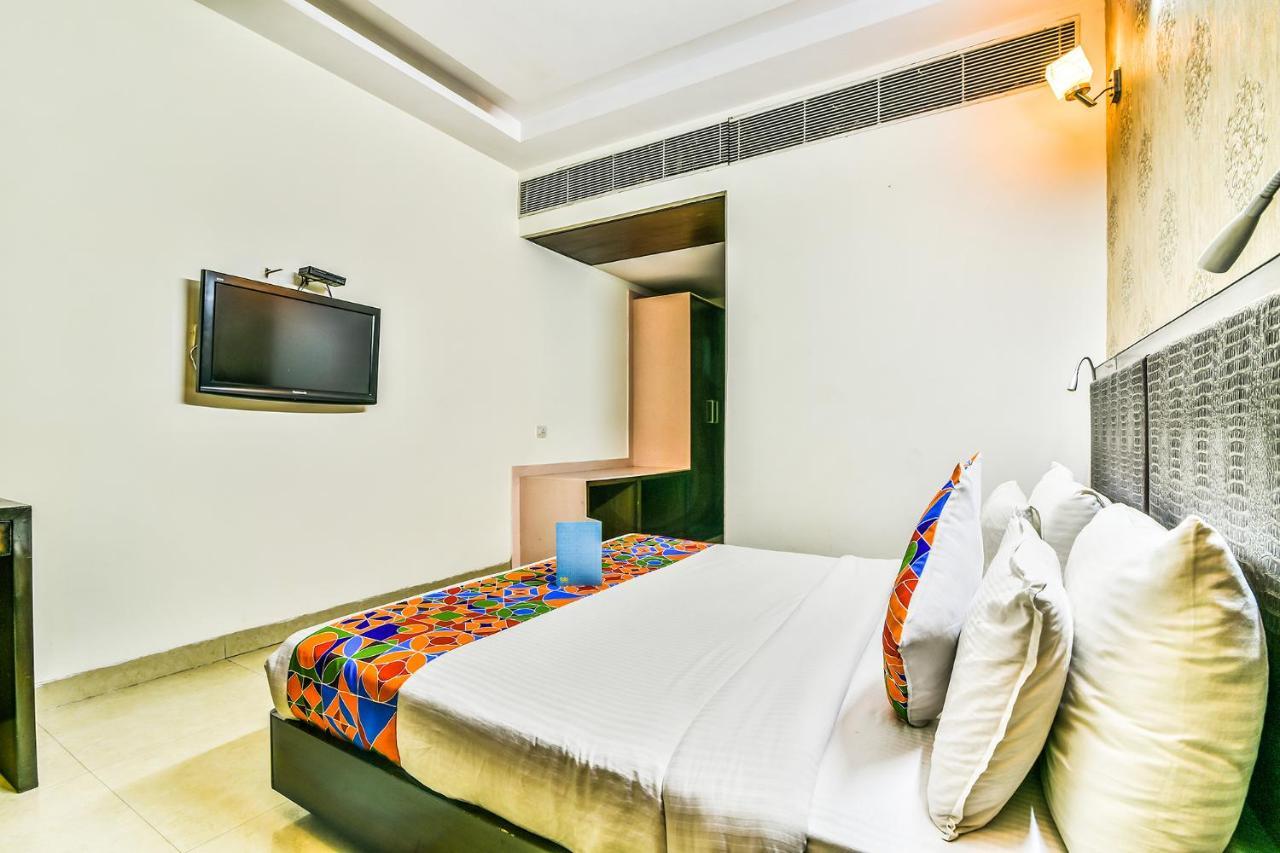Hotel Alpine Tree New Delhi Bagian luar foto