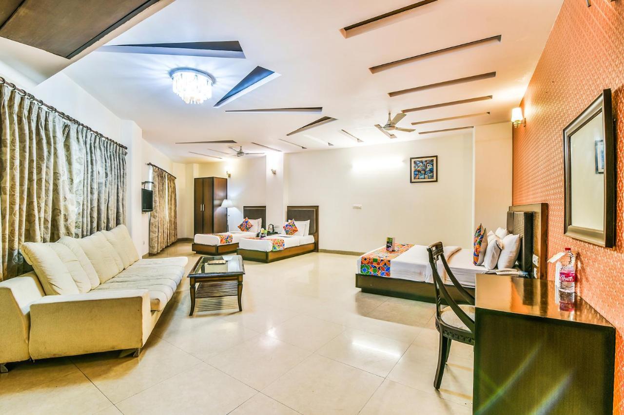 Hotel Alpine Tree New Delhi Bagian luar foto
