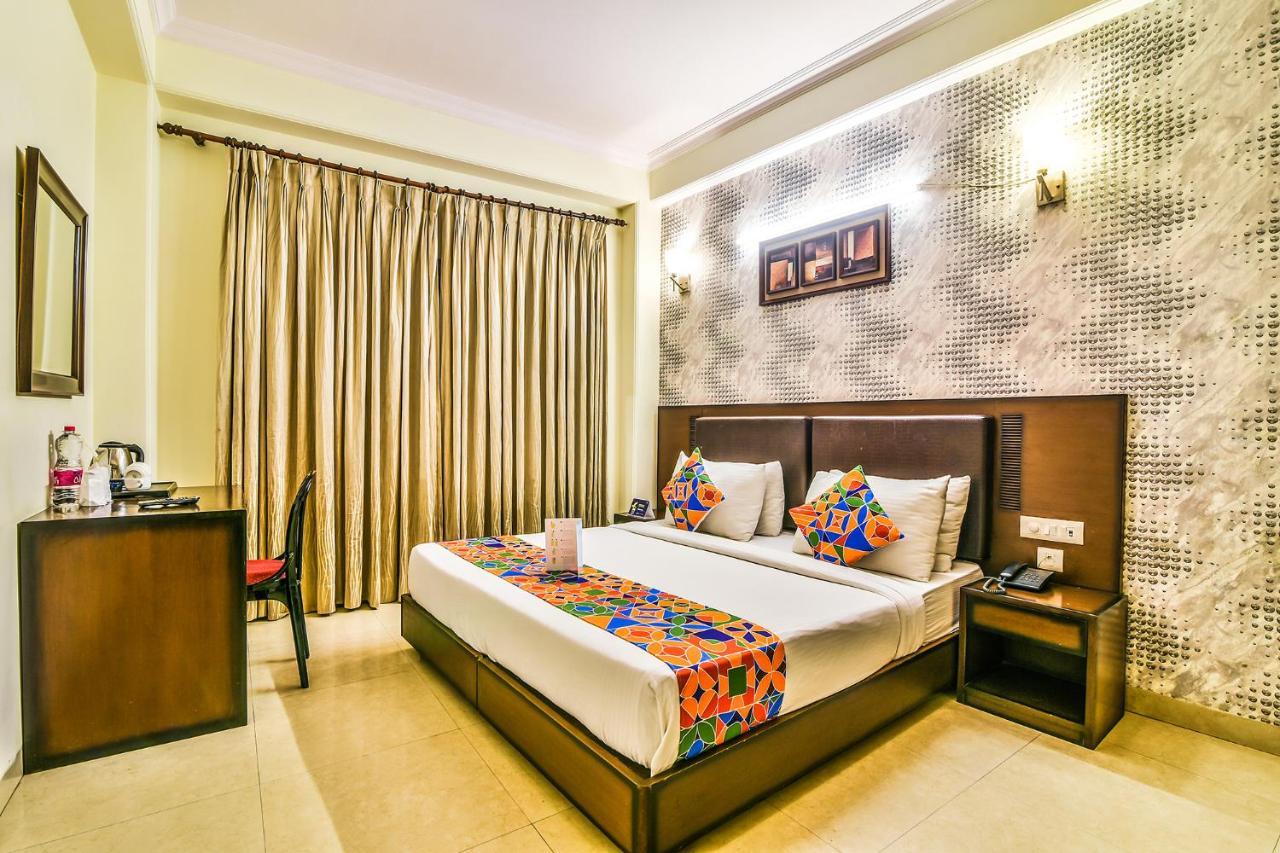 Hotel Alpine Tree New Delhi Bagian luar foto