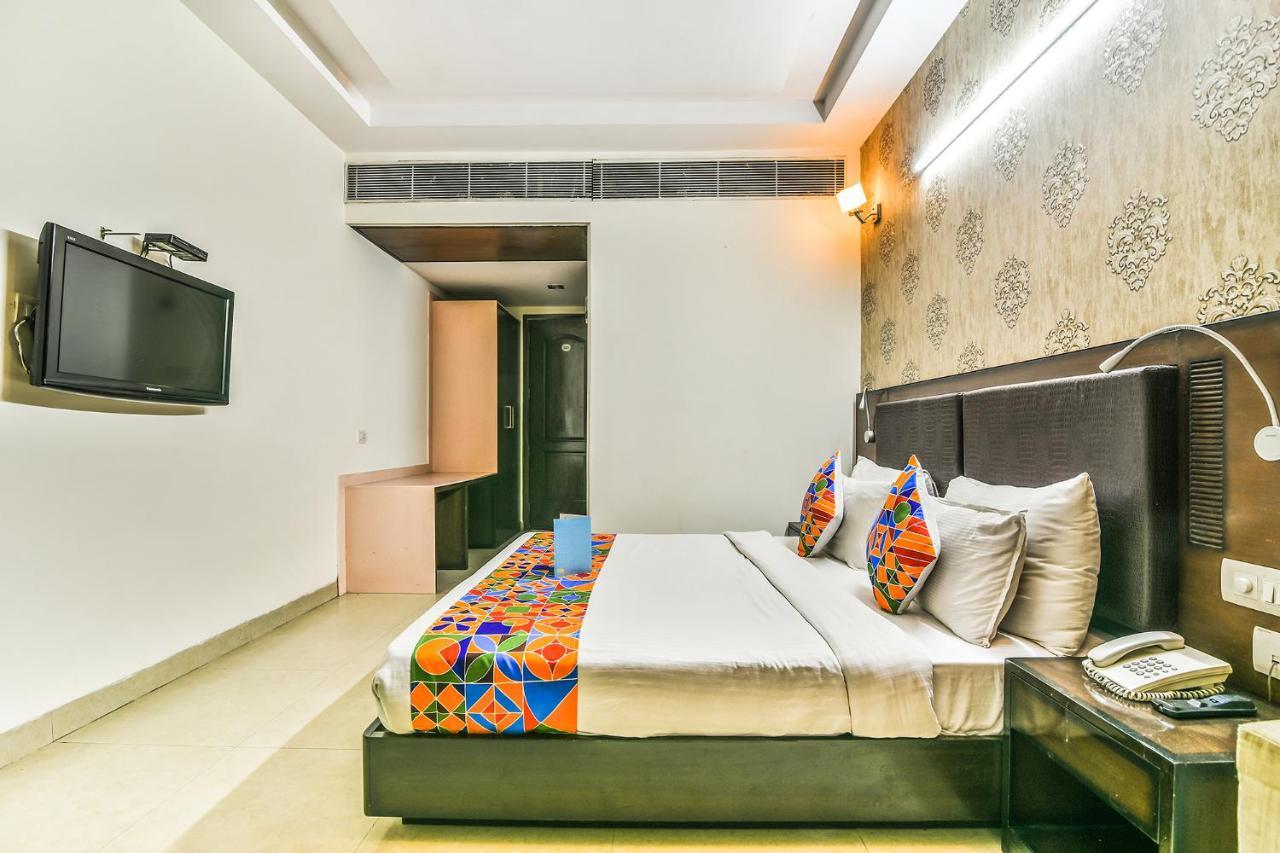 Hotel Alpine Tree New Delhi Bagian luar foto