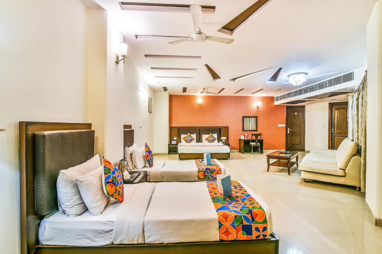 Hotel Alpine Tree New Delhi Bagian luar foto