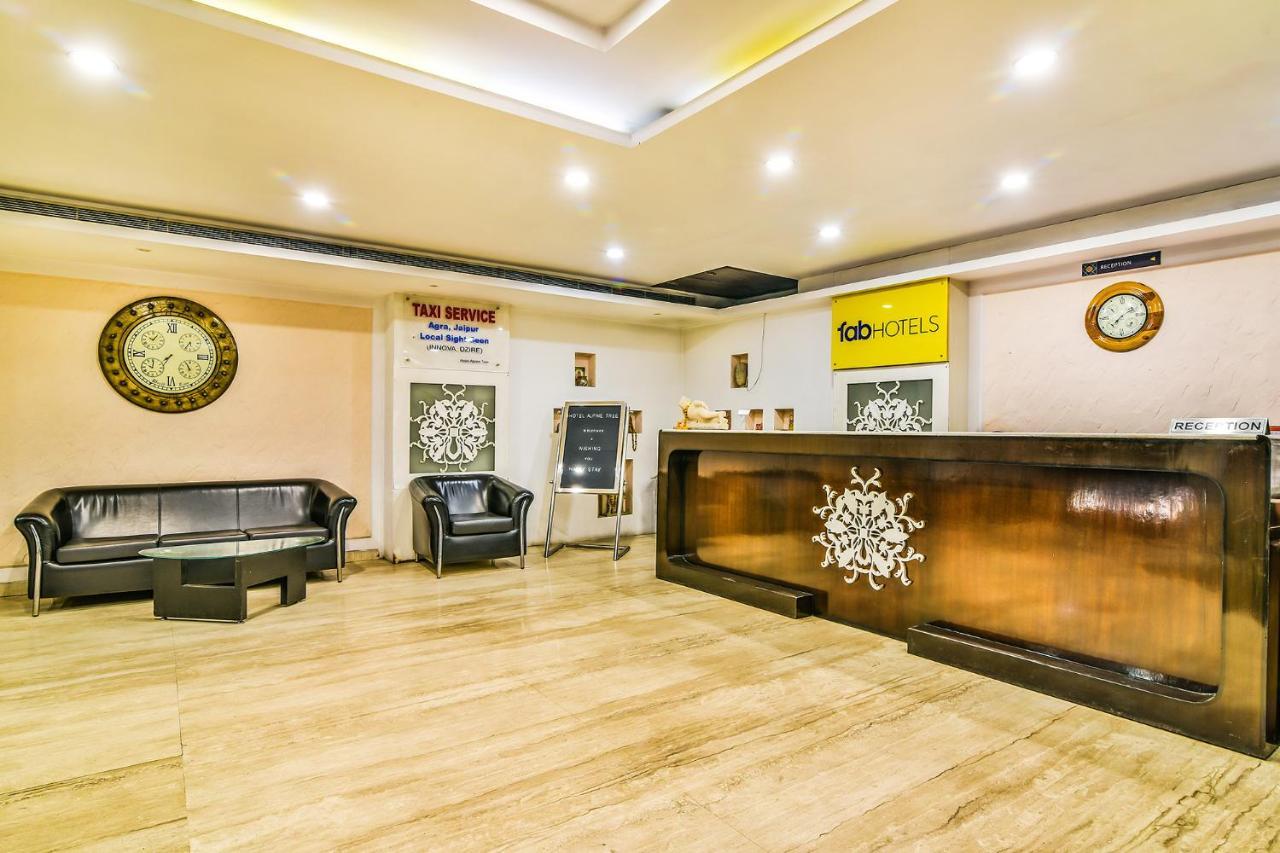 Hotel Alpine Tree New Delhi Bagian luar foto