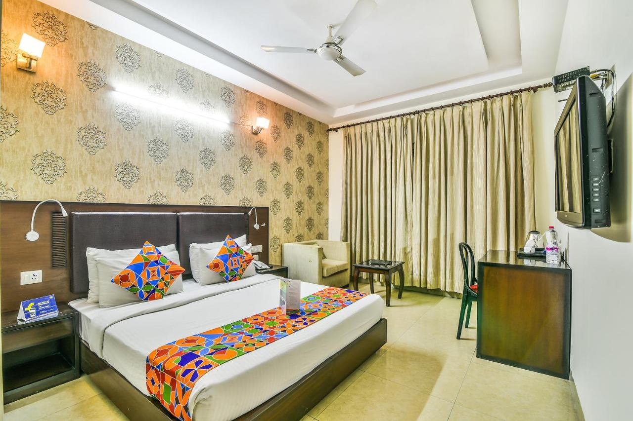 Hotel Alpine Tree New Delhi Bagian luar foto