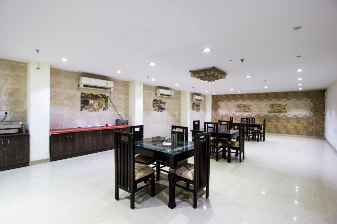 Hotel Alpine Tree New Delhi Bagian luar foto