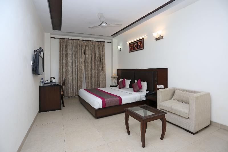 Hotel Alpine Tree New Delhi Bagian luar foto